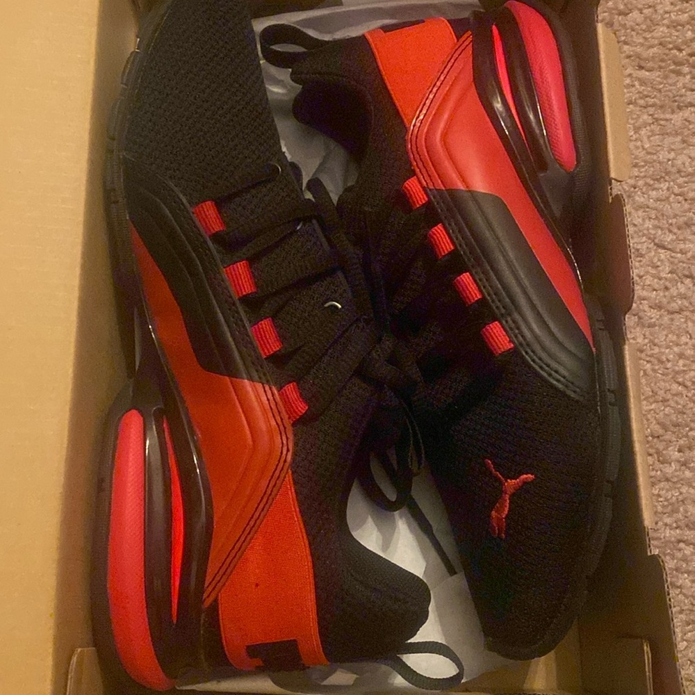 EUC (my son wore them ONCE) Fila sneakers